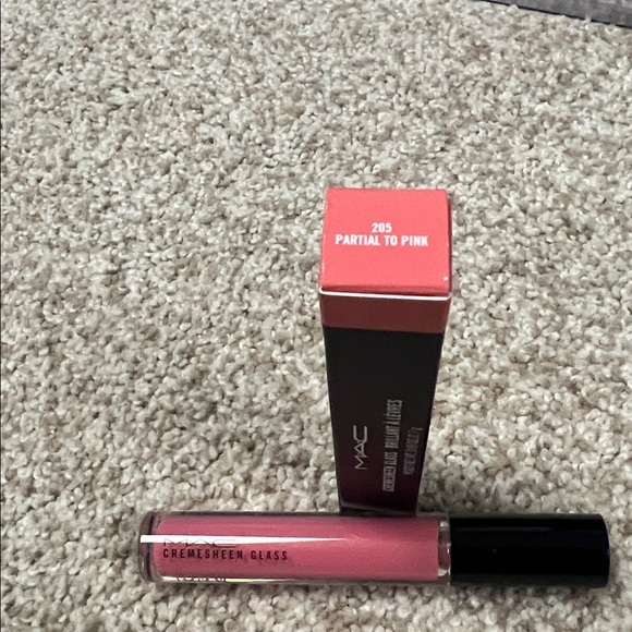 430. New In Box (NIB) - MAC 8-Piece Beauty Gift Set - Picture 14 of 16